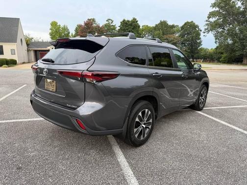 Black 2024 Toyota Highlander XLE