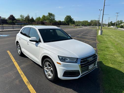 White 2018 Audi Q5 2.0T Premium