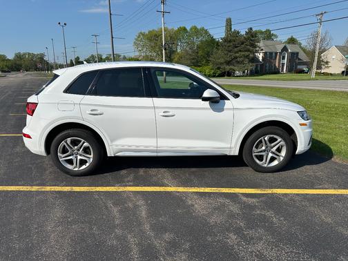White 2018 Audi Q5 2.0T Premium