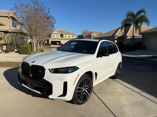 2025 BMW X5 M60i