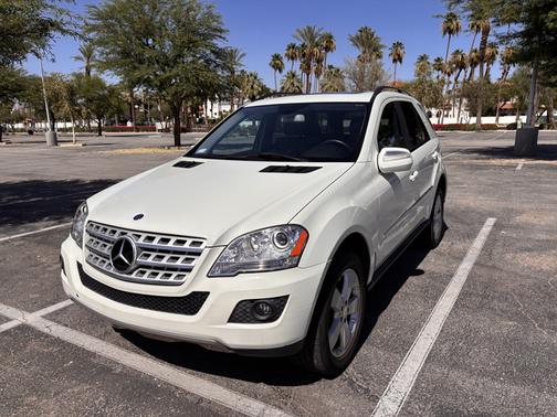 White 2009 Mercedes-Benz M-Class ML 350 4MATIC