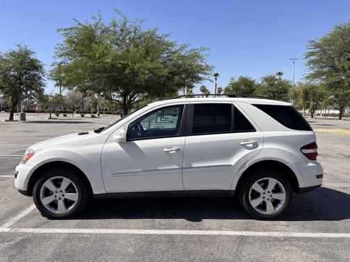 White 2009 Mercedes-Benz M-Class ML 350 4MATIC
