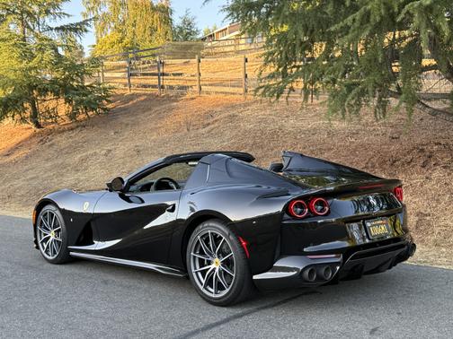 2023 Ferrari 812 GTS Base