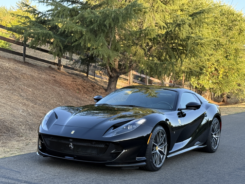 2023 Ferrari 812 GTS Base