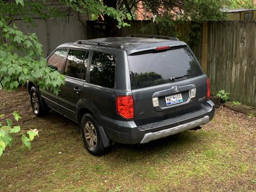 Photo 4 of 4 of 2004 Honda Pilot EX-L