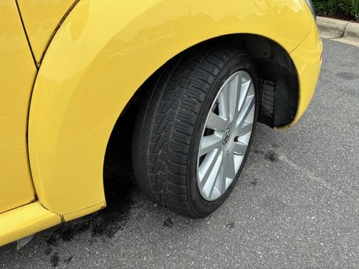 2008 Volkswagen New Beetle S