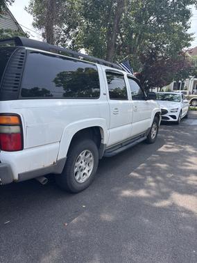 White 2005 Chevrolet Suburban 1500 Z71