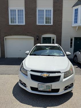 White 2014 Chevrolet Cruze 2LT