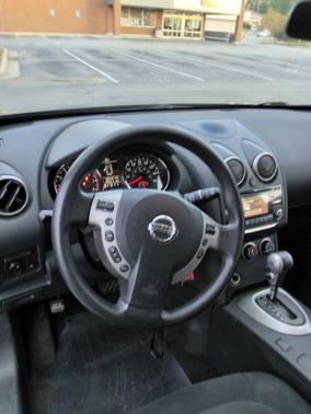 Green 2015 Nissan Rogue Select S