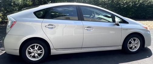 2010 Toyota Prius III