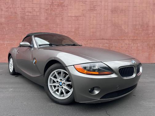 Gray 2004 BMW Z4 2.5i