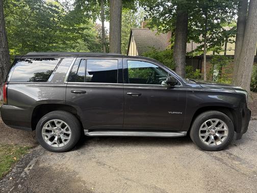 Gray 2015 GMC Yukon SLT
