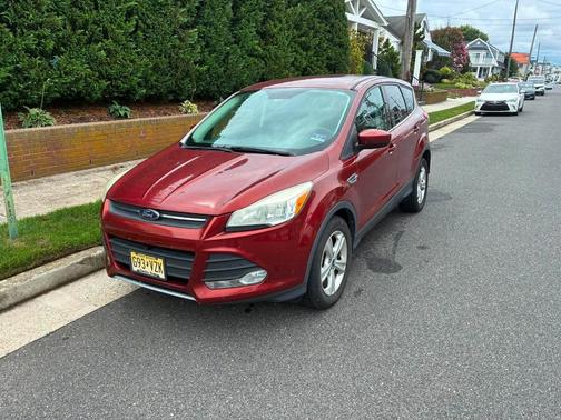 Red 2014 Ford Escape SE