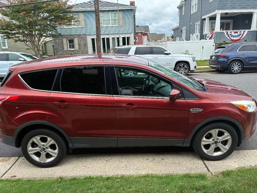 Red 2014 Ford Escape SE