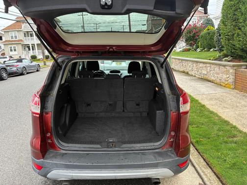 Red 2014 Ford Escape SE