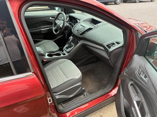 Red 2014 Ford Escape SE