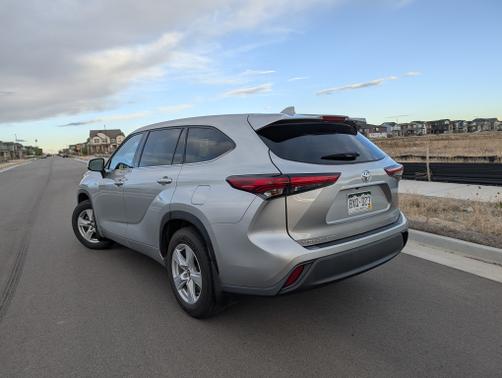Silver 2021 Toyota Highlander LE