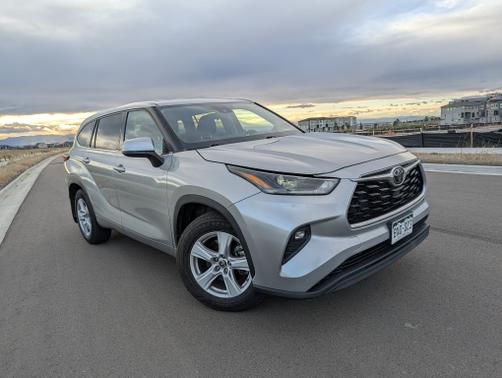 Silver 2021 Toyota Highlander LE