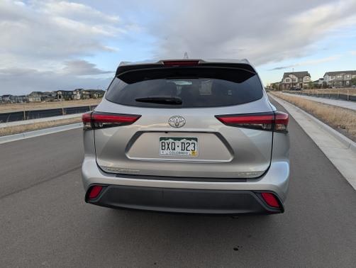 Silver 2021 Toyota Highlander LE