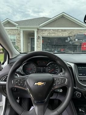 White 2018 Chevrolet Cruze LT