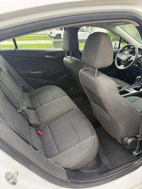 White 2018 Chevrolet Cruze LT
