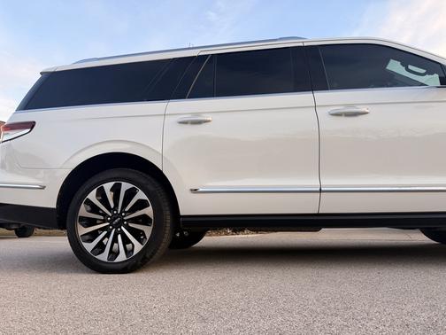 2023 Lincoln Navigator L Reserve