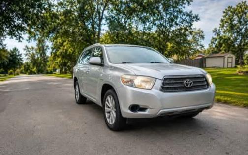 Silver 2008 Toyota Highlander Hybrid Base