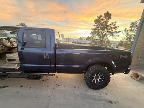 Blue 2009 Ford F-250 Lariat Super Duty Crew Cab