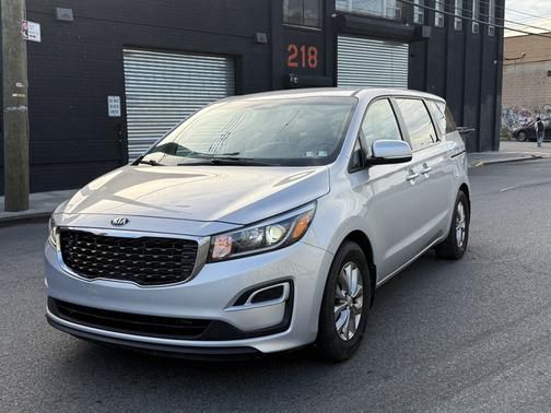 Silver 2019 Kia Sedona L