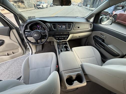 Silver 2019 Kia Sedona L