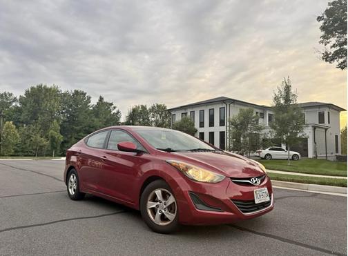 Red 2014 Hyundai ELANTRA SE