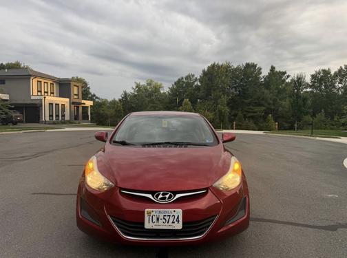 Red 2014 Hyundai ELANTRA SE