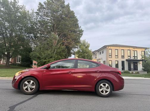 Red 2014 Hyundai ELANTRA SE