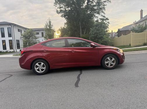 Red 2014 Hyundai ELANTRA SE
