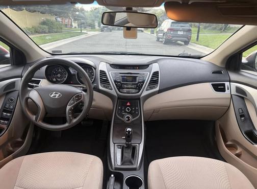 Red 2014 Hyundai ELANTRA SE