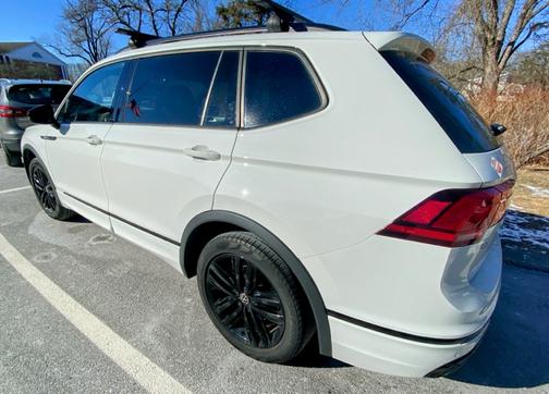2022 Volkswagen Tiguan 2.0T SE R-Line Black
