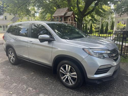 Silver 2018 Honda Pilot EX-L