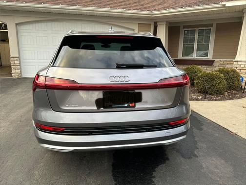 2019 Audi e-tron Prestige