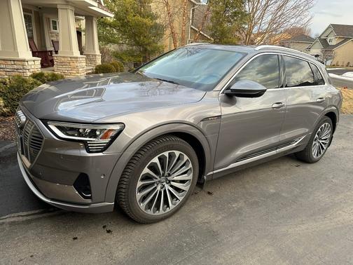 2019 Audi e-tron Prestige