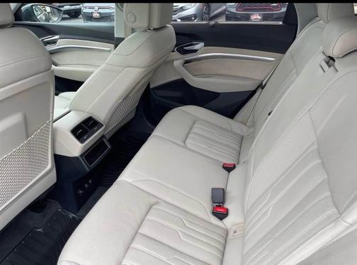 2019 Audi e-tron Prestige