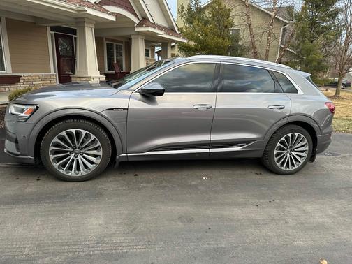 2019 Audi e-tron Prestige