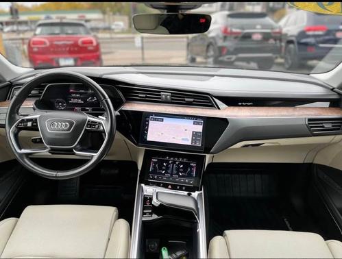 2019 Audi e-tron Prestige