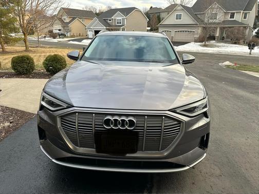2019 Audi e-tron Prestige
