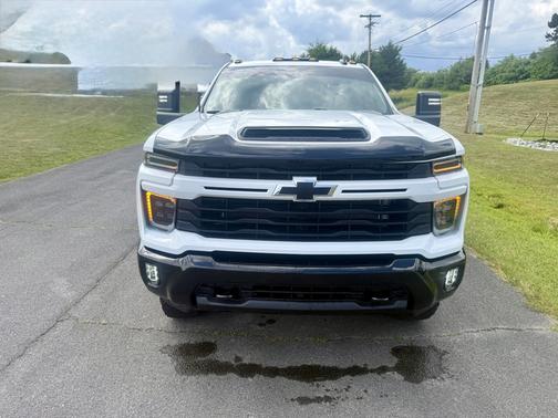 White 2024 Chevrolet Silverado 2500 Custom
