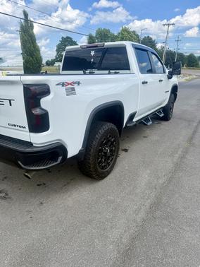 White 2024 Chevrolet Silverado 2500 Custom