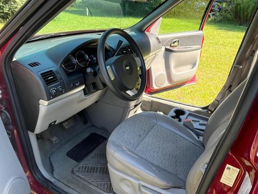 Red 2005 Chevrolet Uplander LS