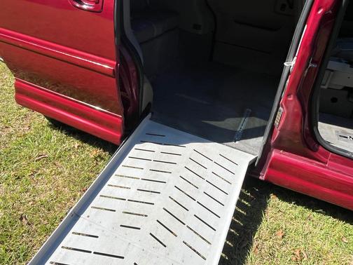 Red 2005 Chevrolet Uplander LS
