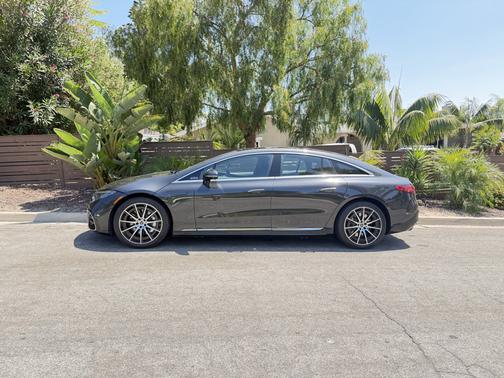 Gray 2022 Mercedes-Benz EQS 450+ Base
