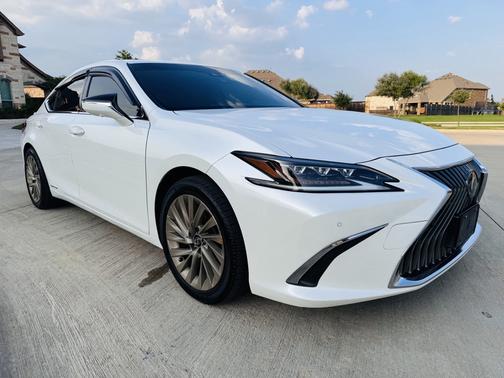 2019 Lexus ES 300h Ultra Luxury