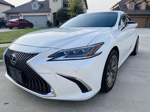 2019 Lexus ES 300h Ultra Luxury